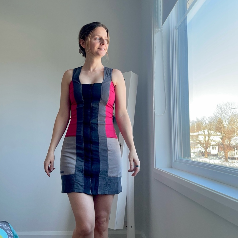 🇨🇦 Schwiing Zip Tunic - Y2K Vibes